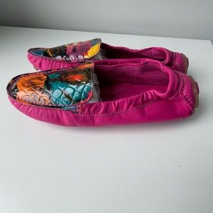 Tieks Hot Pink Leather Driving Loafers with Multicolor Printed Toe